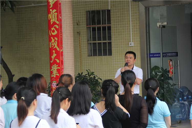 胡燕林總經理鼓勵我們只有不斷學習進步，我們“東晟人”才是“地表最強”者。而在這次的分享中最讓我們印象最深就是“藍絲帶”所帶給我們的愛與感恩！