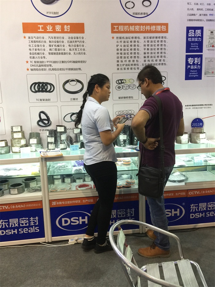 當(dāng)然，也有不少的國外客戶啦！